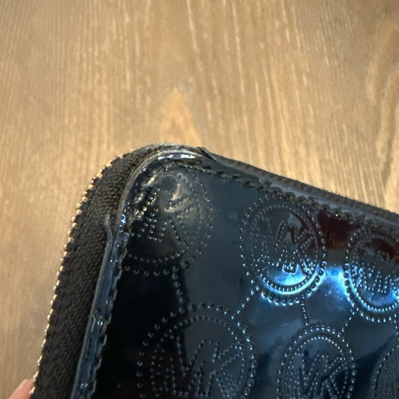 Michael‎ Kors Logo Wallet Zip Around Black Patent Leather MK - Picture 6 of 9